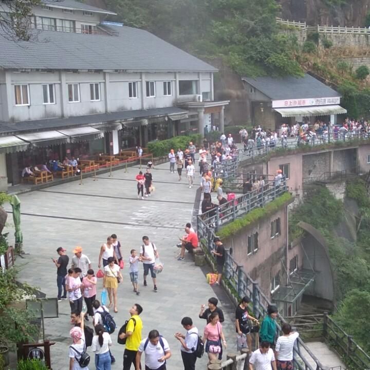 三清山日上山庄波哥