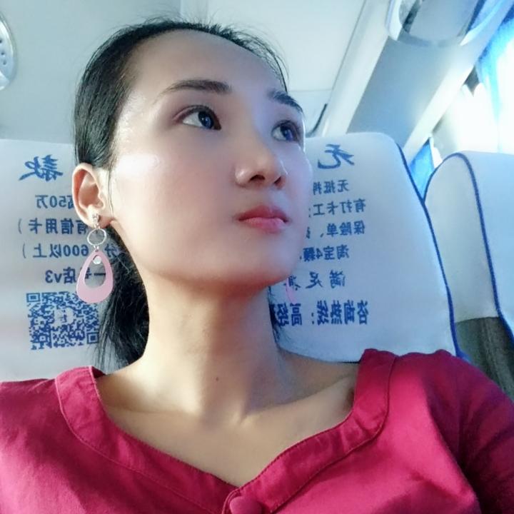 粉红色