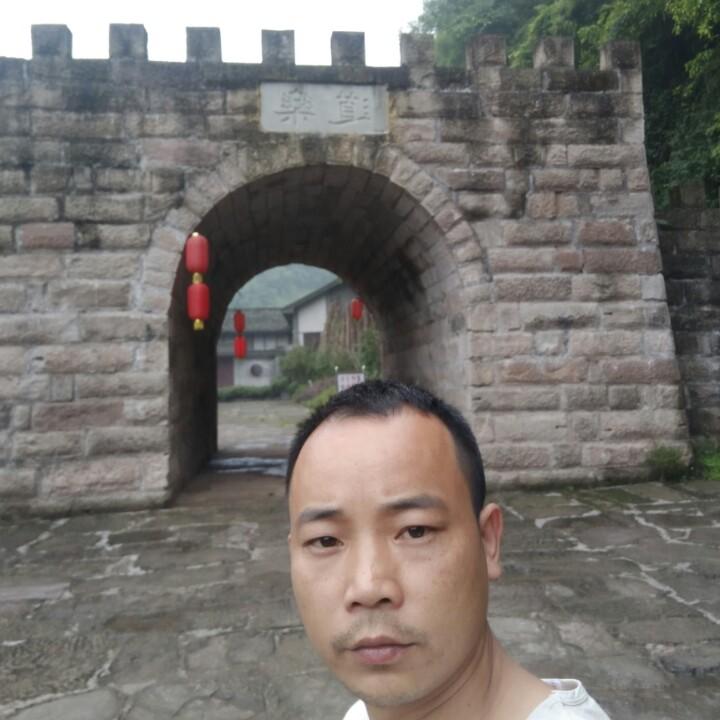 酒成一小哥_254117318