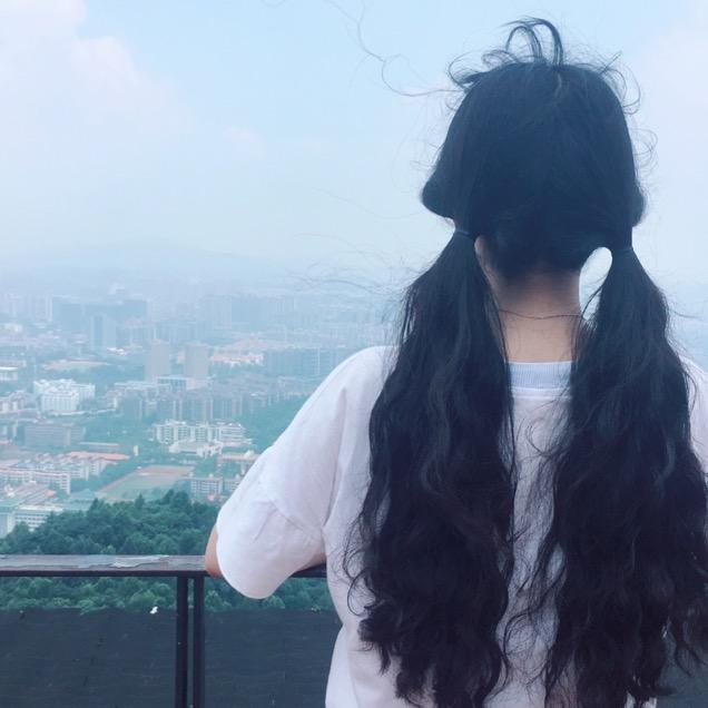阳光下浅浅的微笑