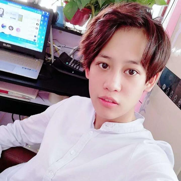 阳光下的黑铁蛋