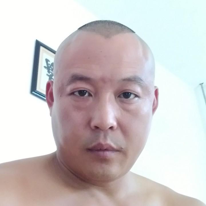 刘明
