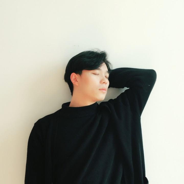J、yuE