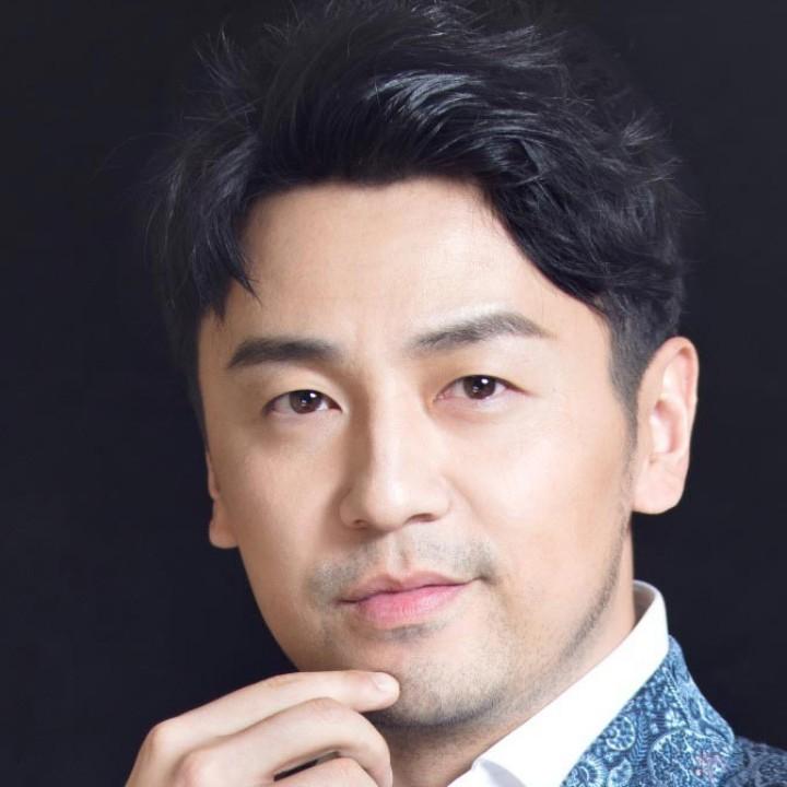 草原雄鹰