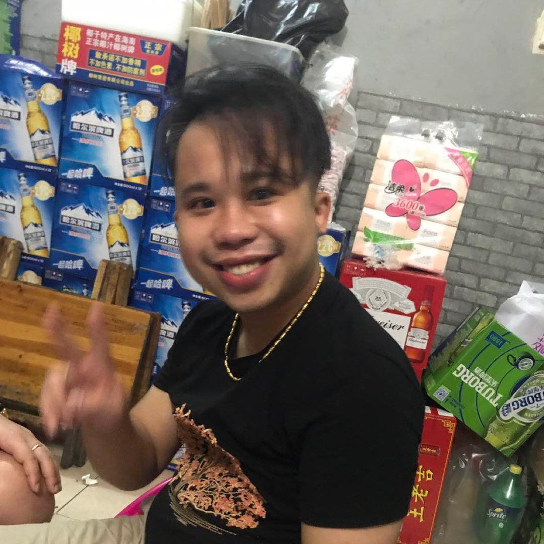 A、上海商场节庆用品批发 小韦