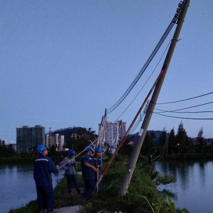 风清云淡，看彩霞。