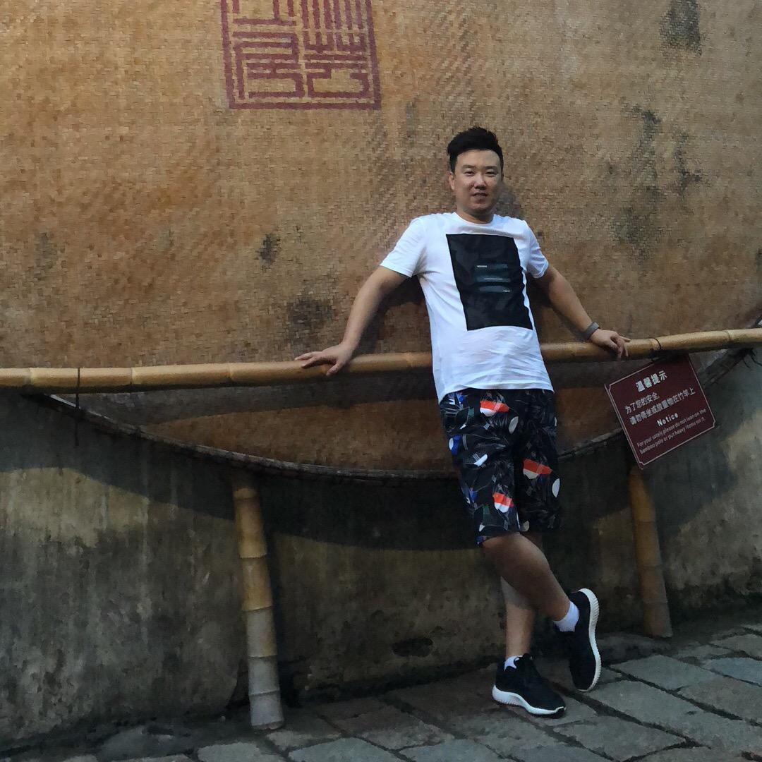 蒙奇奇一样的男子🙈