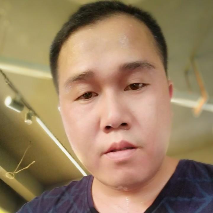 摆摊圈自信哥
