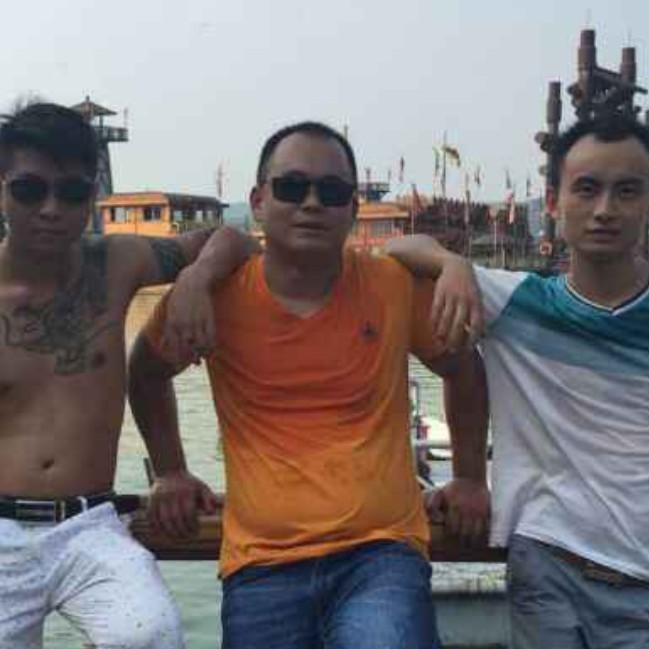 施主！老衲想劫个色