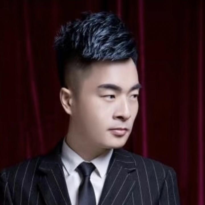 嘉宾主持人李嘉艺