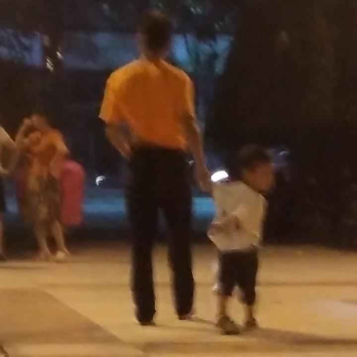 老了蹲村口