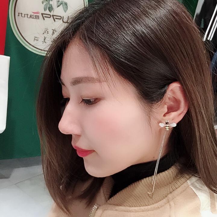 莉莉，、