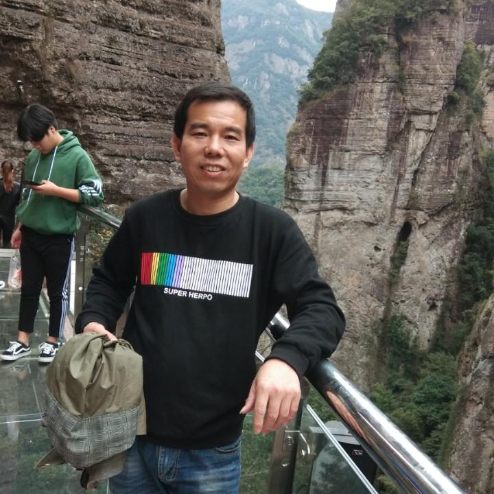 展翅飞翔