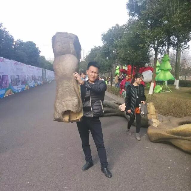 帅气出脸上的豆子