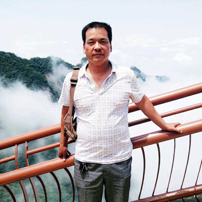 蓝精灵，爱好旅游