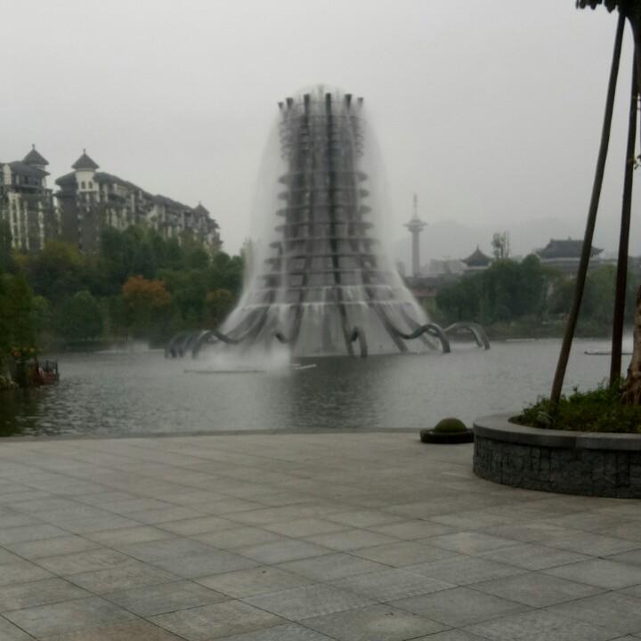 隆