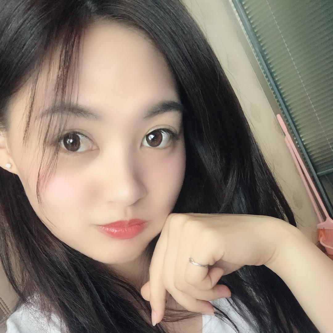 💋粘人小丫头
