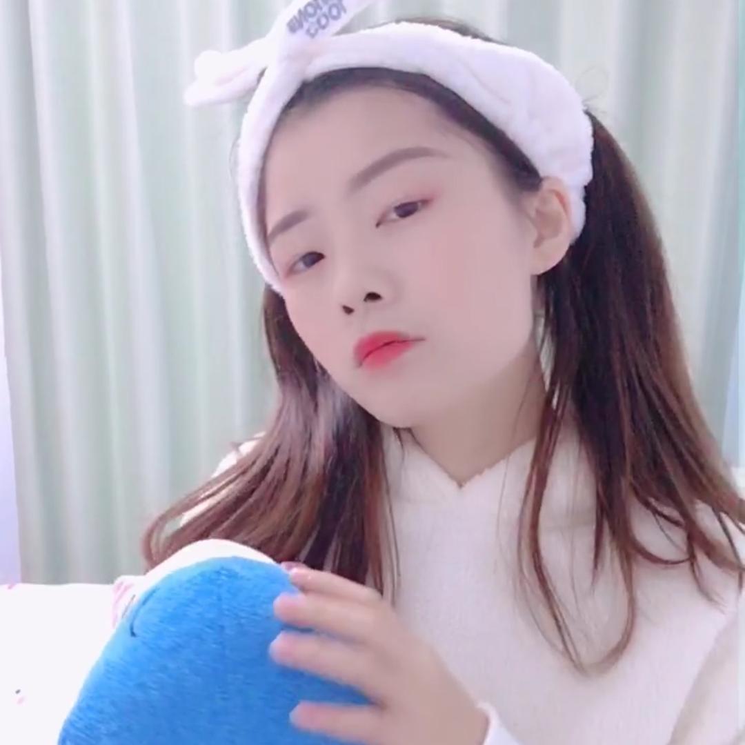 一只吃货小鸭子🍼