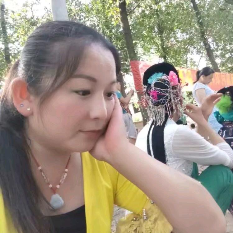 花帽姑娘