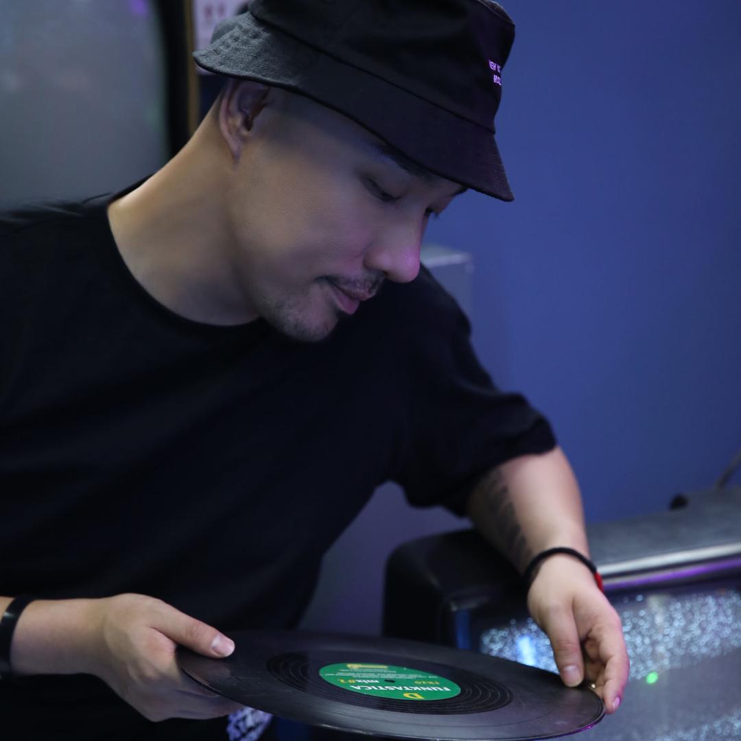 流行声乐指导侯梦亮