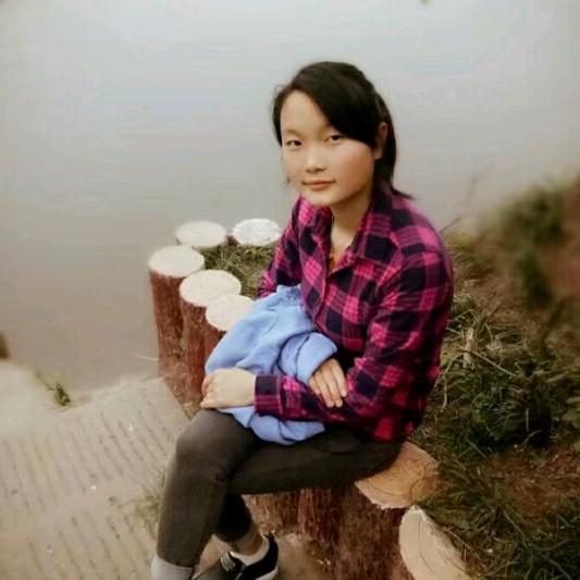 李子有点甜