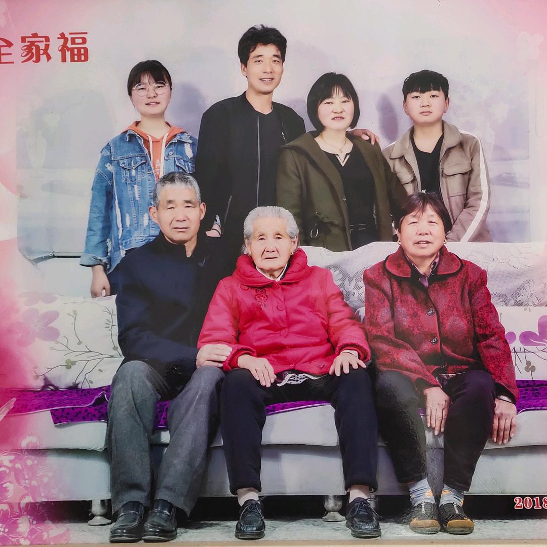 农村里的一家人