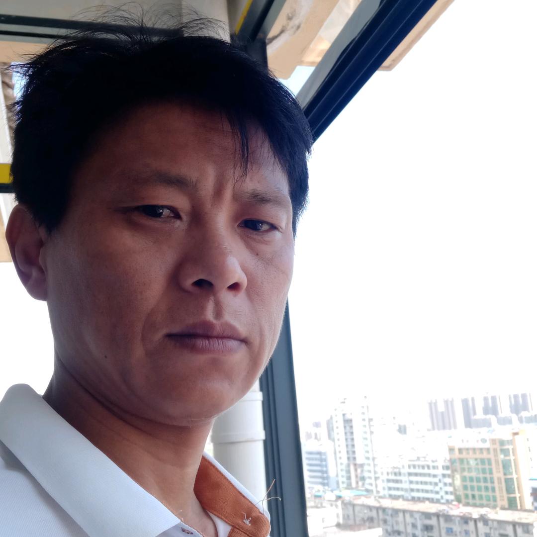 刘君