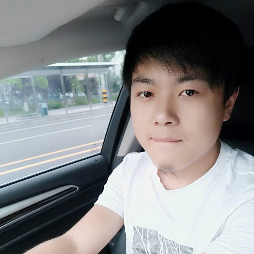 抱着奶瓶逛月亮