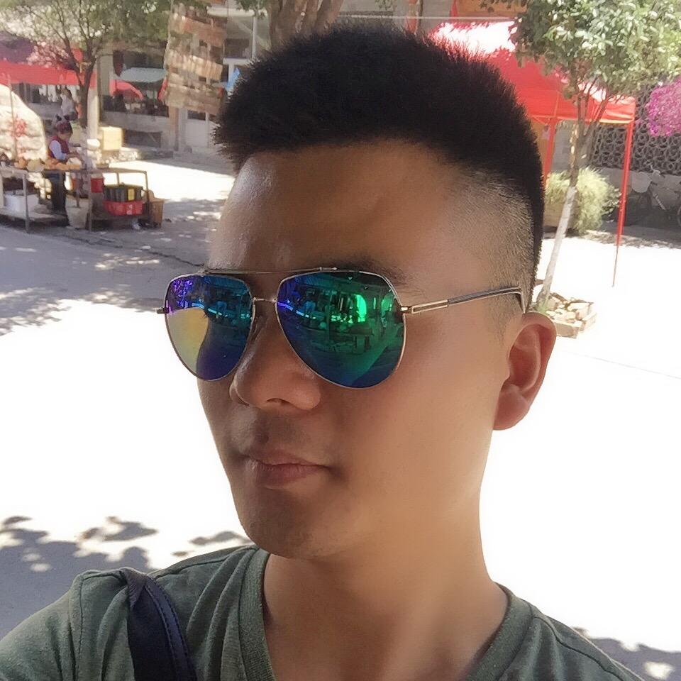 康康。