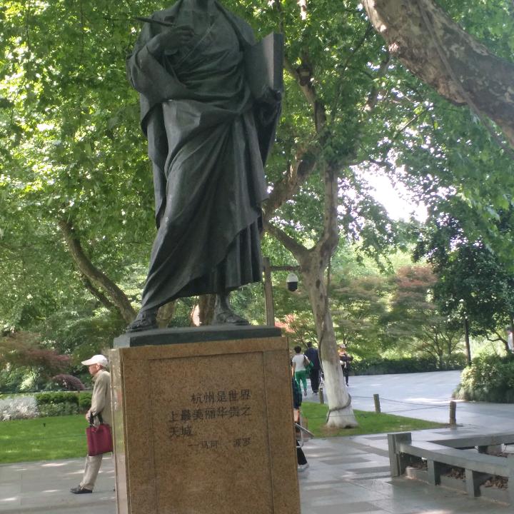 走自己的路，让别人无路可走