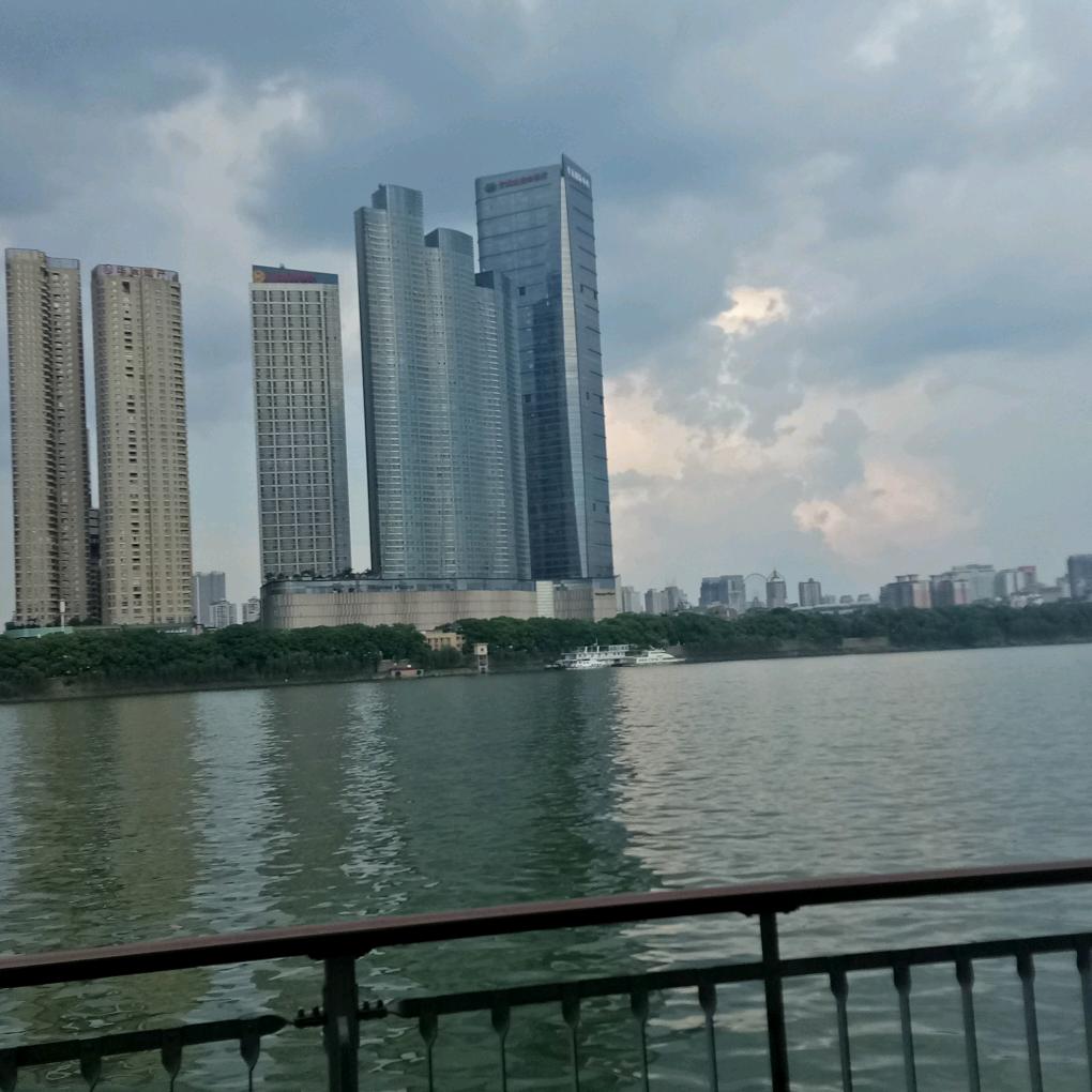 梦时代广场二期售楼部小卢