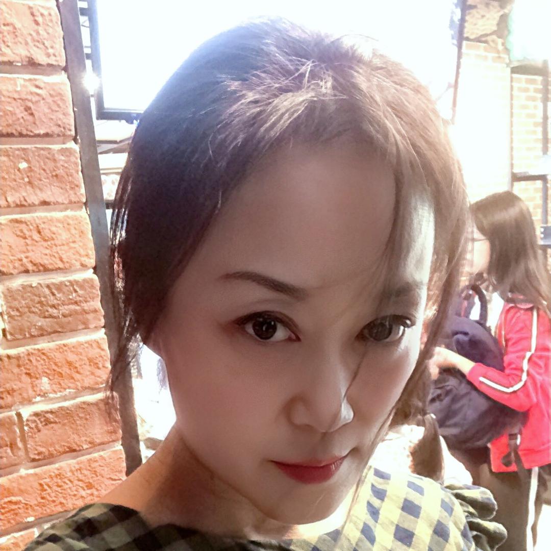 依依