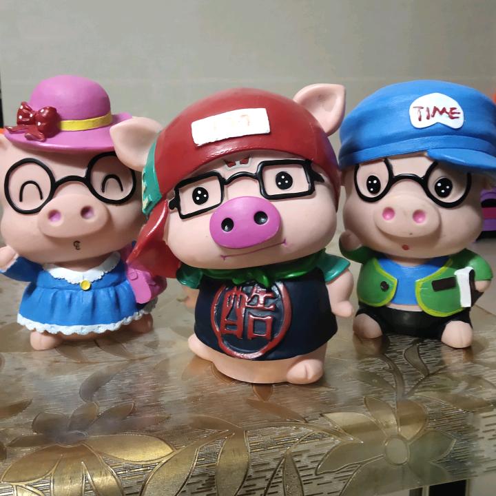 三只小猪猪和母老虎