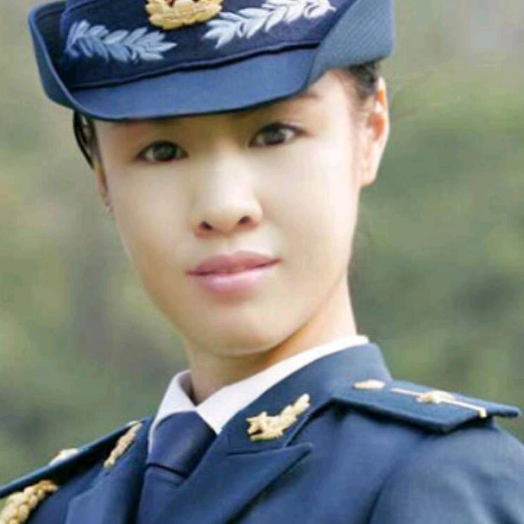 英子