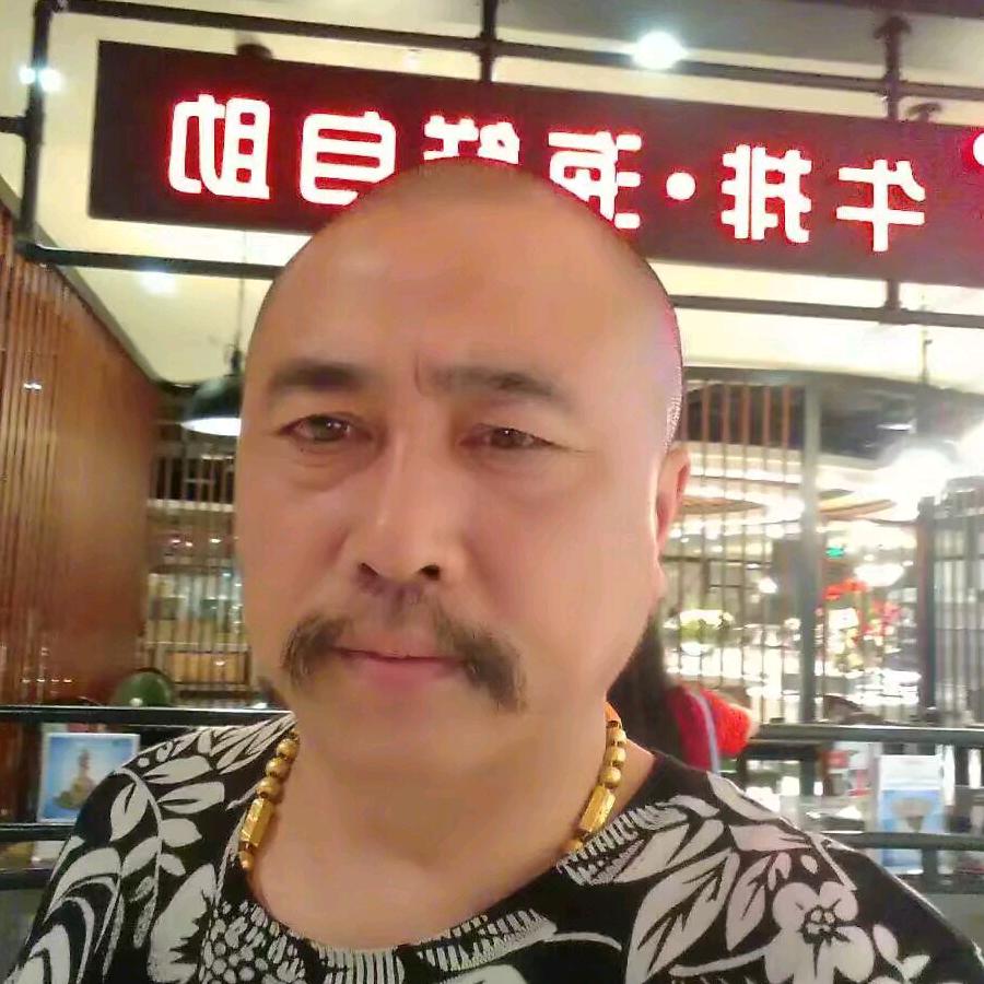 卡车人胡子哥