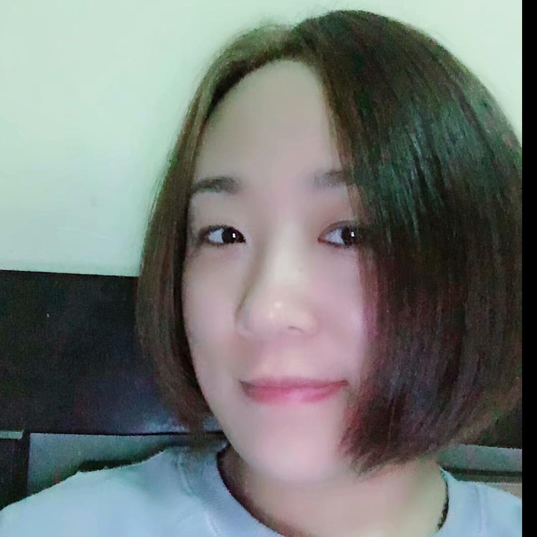笑笑是个钢琴老师