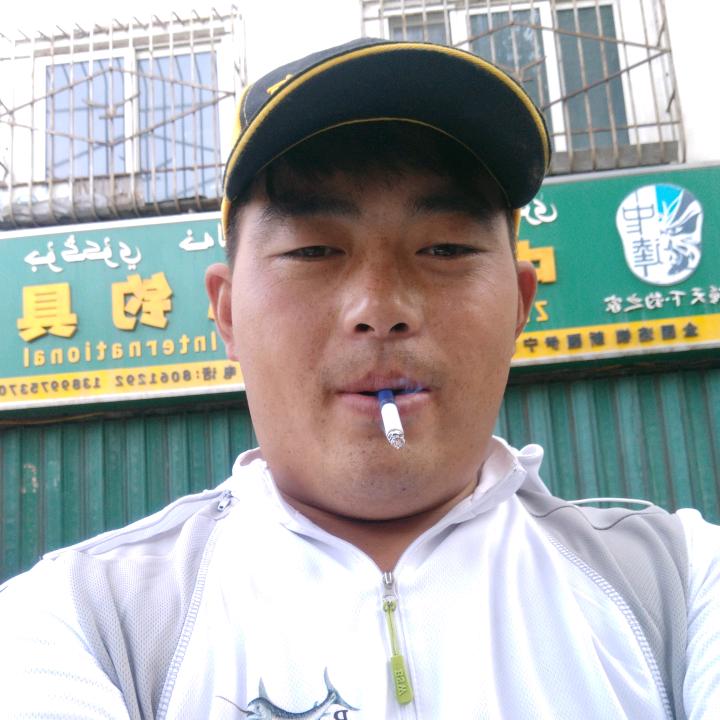 开着挖机闯红灯