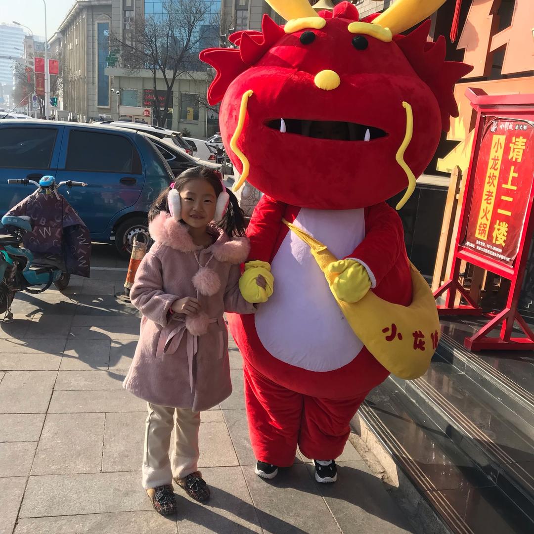爱抓娃娃的小绵羊