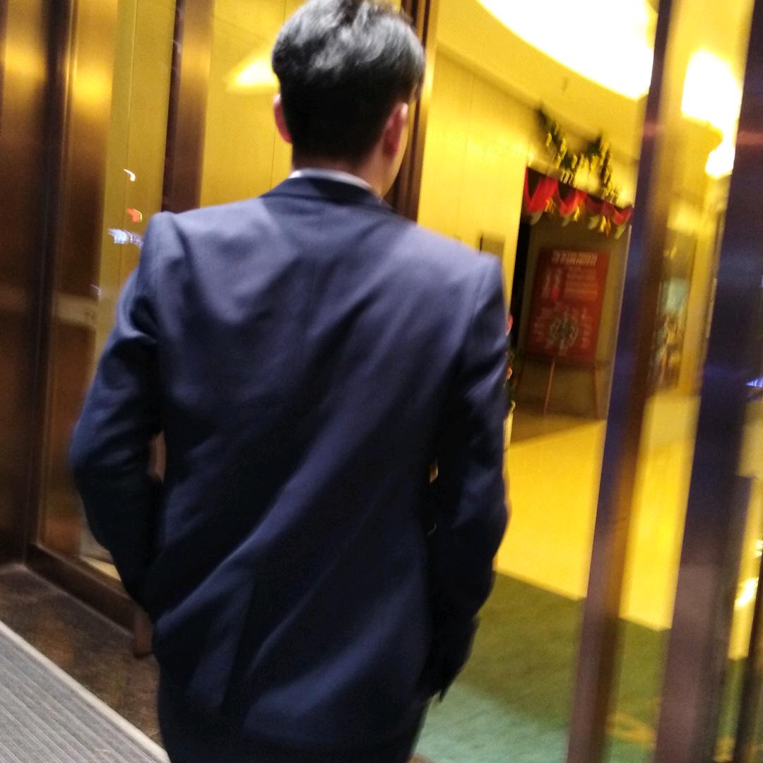 孤独又灿烂的神