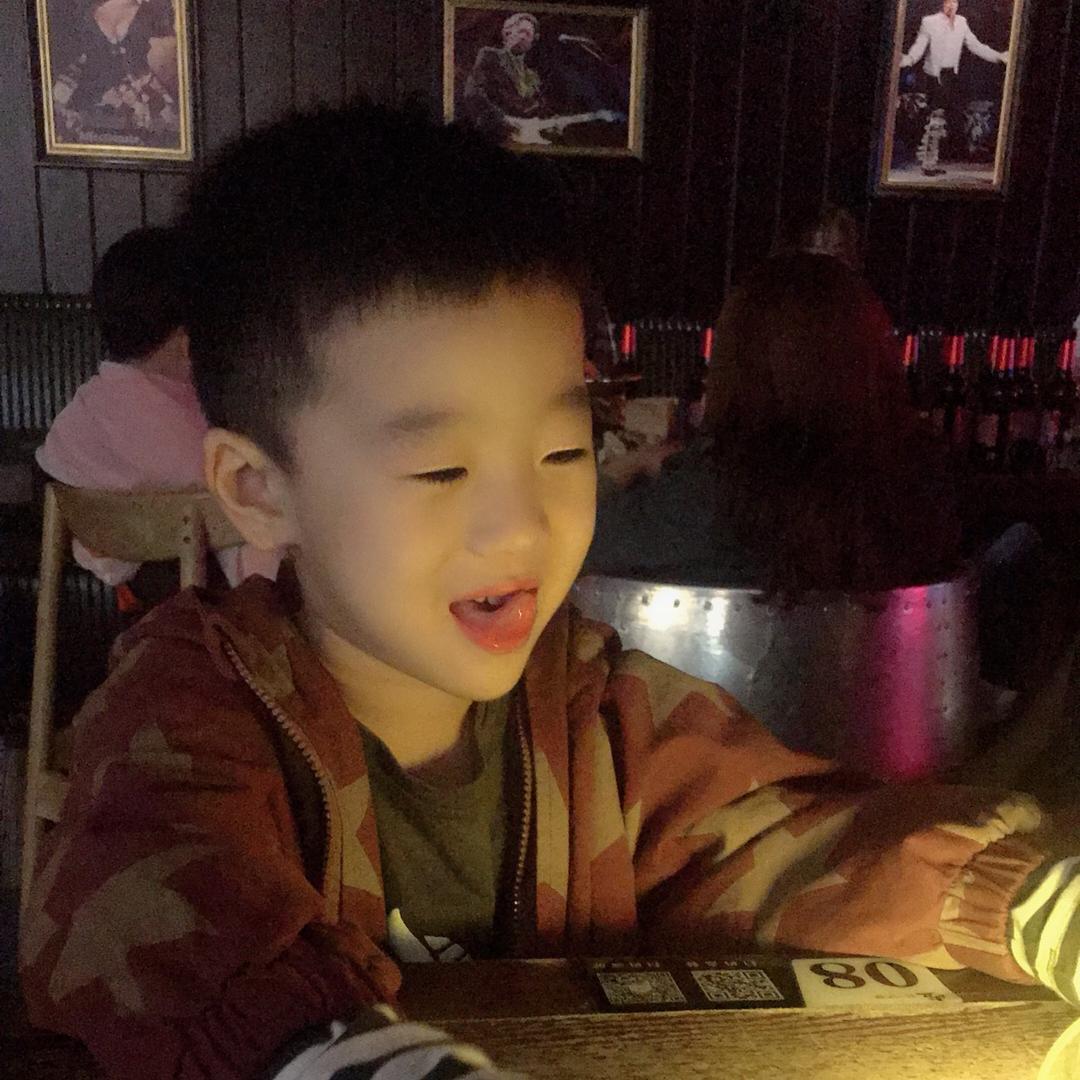 A-夕阳下的奔跑🌸🌸Ӿ