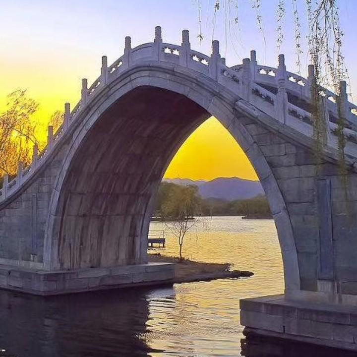擦肩而过