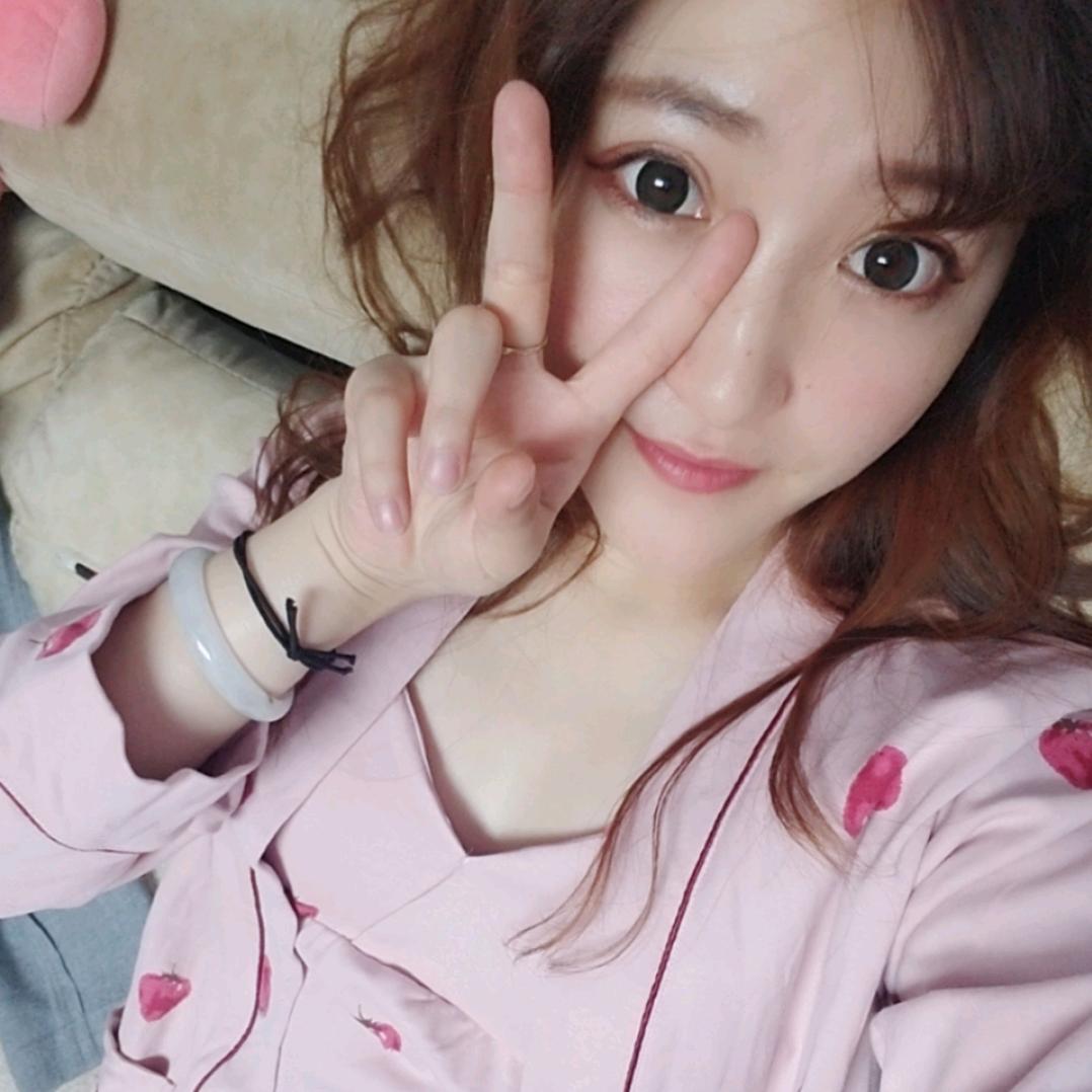 一只小粉鲸