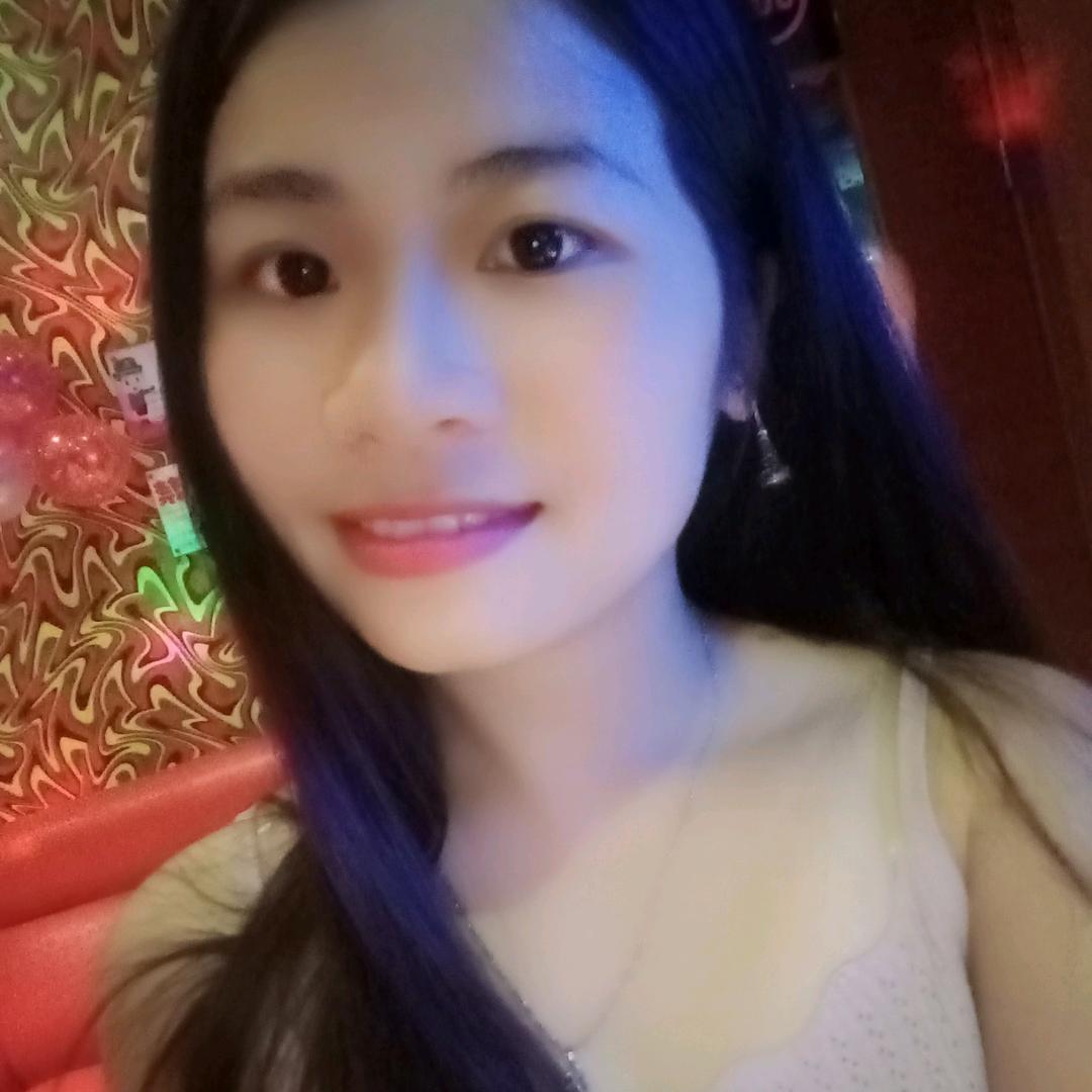 卖烧烤的小姐姐