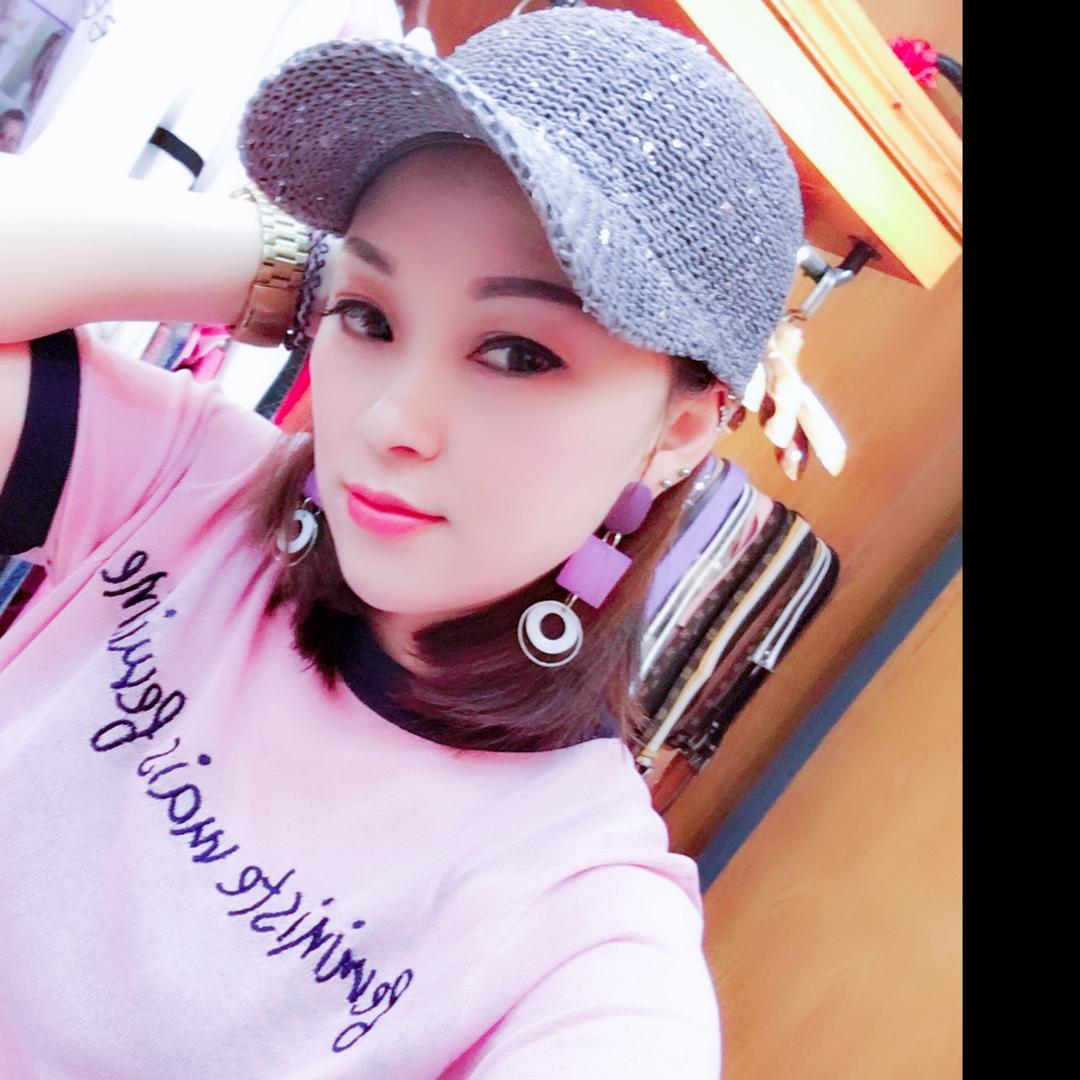 彩霞杏子（橱窗有生活用品）