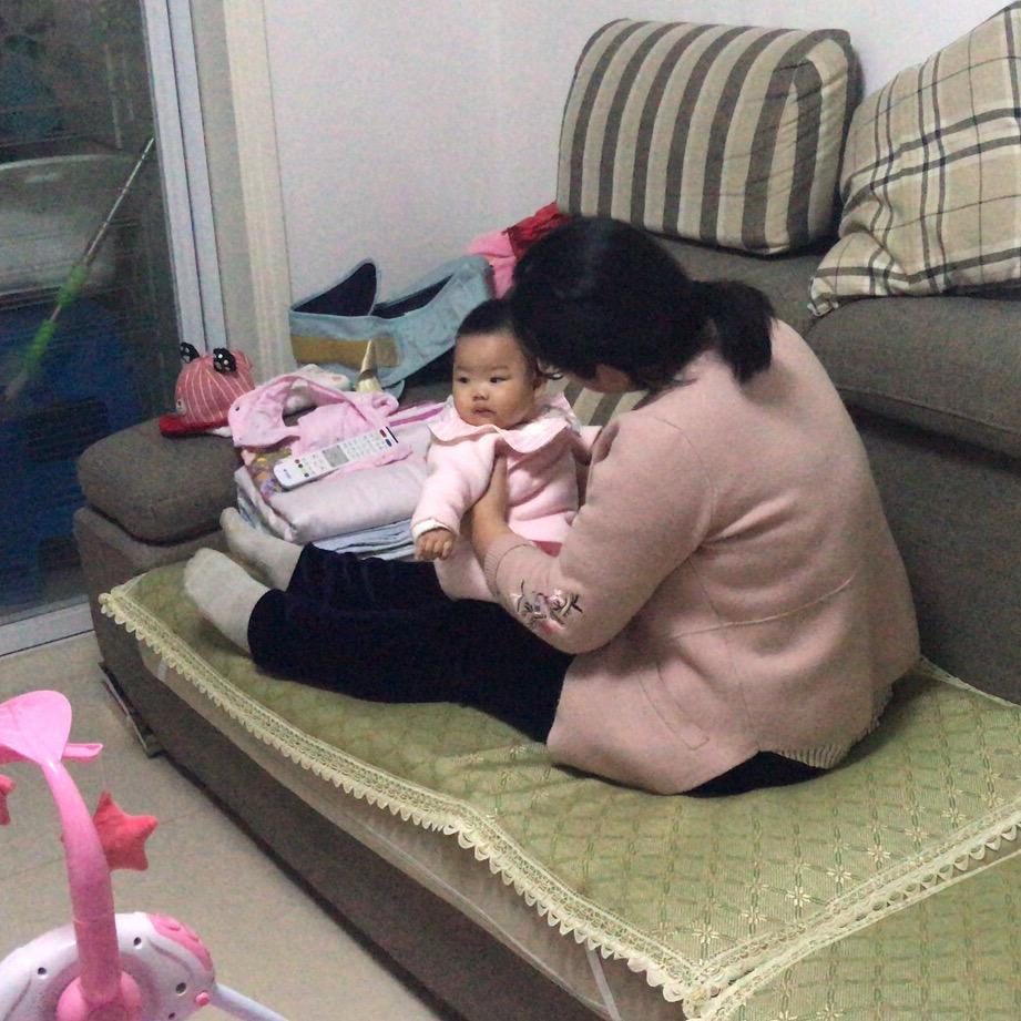 闺女，老婆还有我！