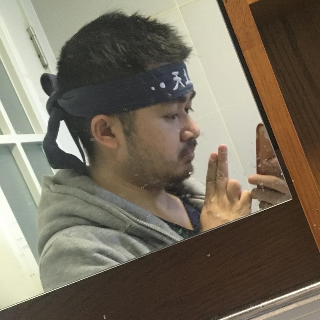 偷偸