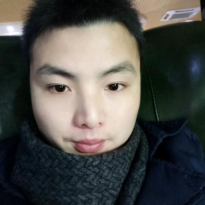 奔跑的青年