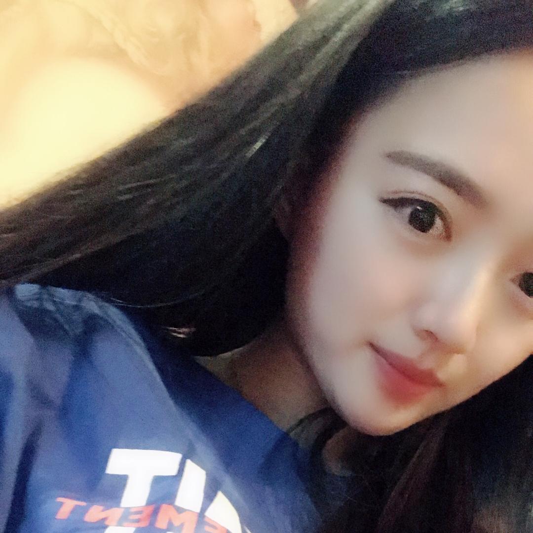 张婉玉。
