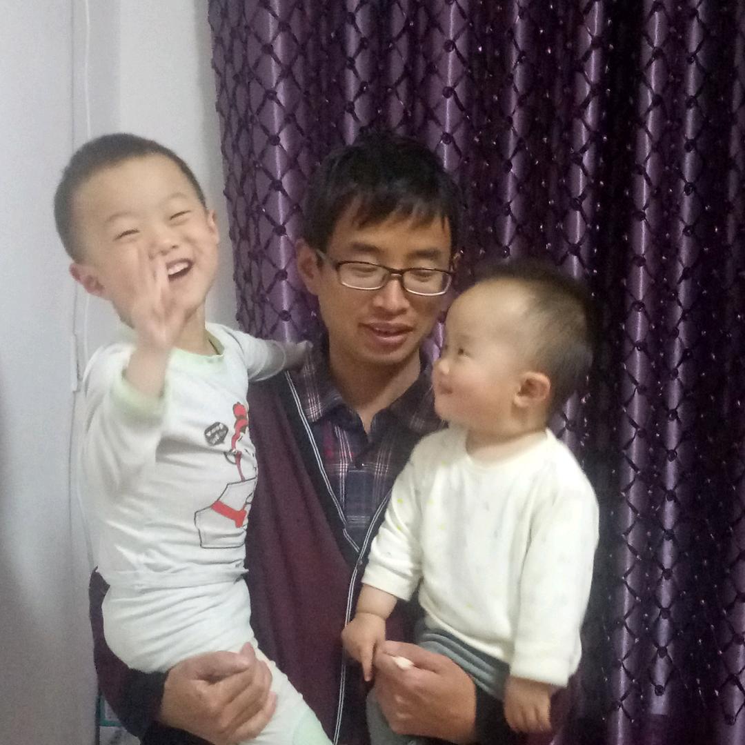 仔英