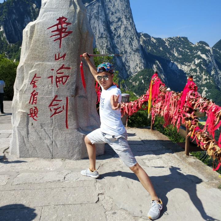 梁朋真